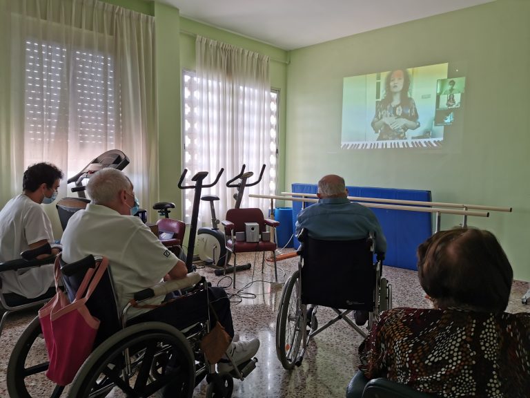 Músicamable recaba el apoyo de Sole Giménez y Sheila Blanco para sus abrazos musicales ‘online’ y en residencias de mayores